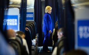 СМИ сообщили об экстренной посадке самолета Хиллари Клинтон в Нью-Йорке