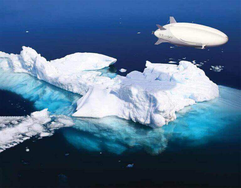 Дирижабль над айсбергом