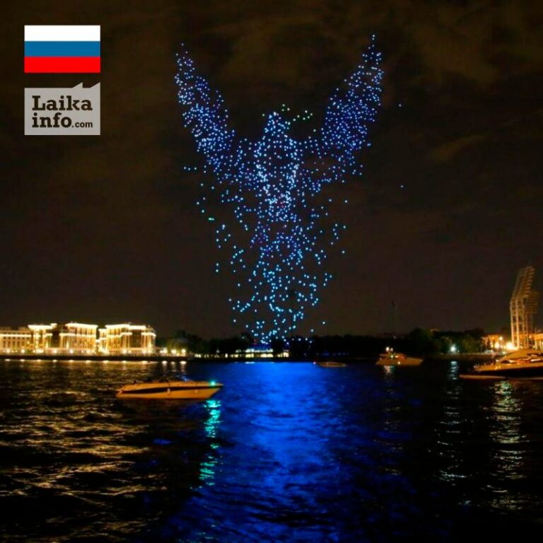 Световое шоу в небе над Санкт-Петербургом / Light show in the sky over Saint Petersburg
