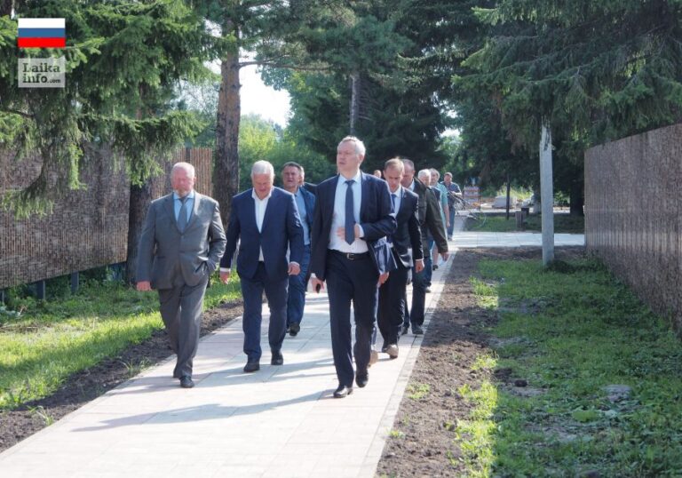 Губернатор Андрей Травников проконтролировал ход благоустройства Парка Победы