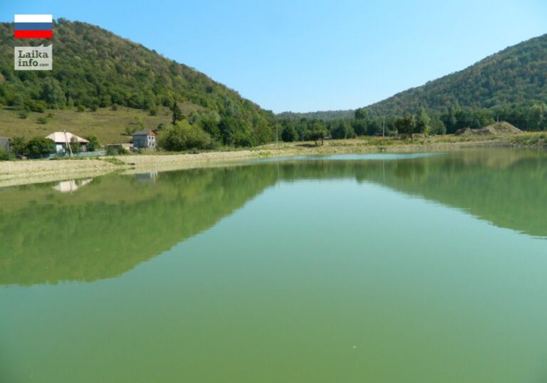 Озерца у горной реки в Башкортостане