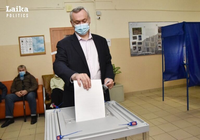 18 сентября на избирательный участок №2001 пришёл и Губернатор Андрей Травников