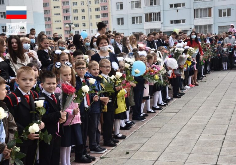 Андрей Травников поздравил всех учеников, их родителей и учителей