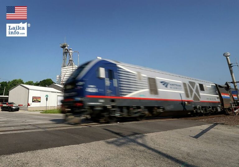 В США пассажирский поезд сошел с рельсов