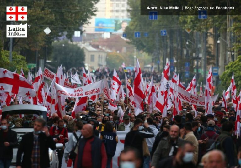 Сторонники Саакашвили вышли на площадь Свободы в центре Тбилиси