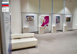 В Новосибирске открылась выставка картин молодых художников