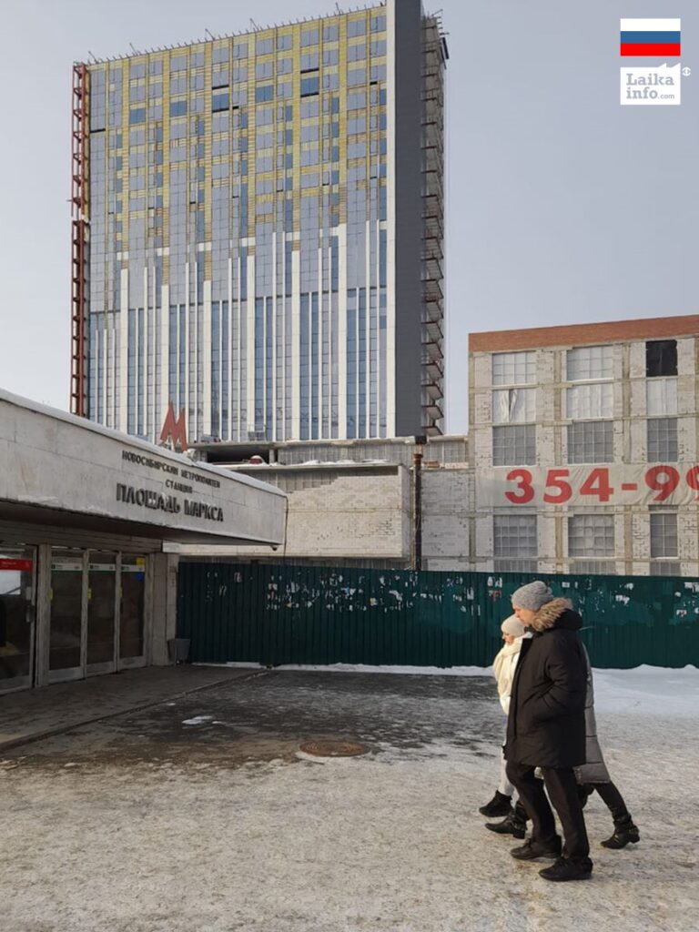 Новосибирск: оттенки серого и красной охры