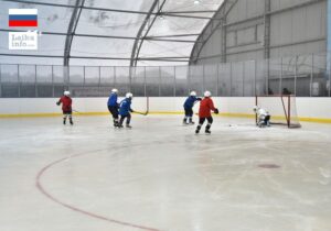 Строительство модульных хоккейных комплексов в Новосибирской области будет продолжено