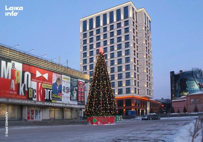 Первая новогодняя ёлка в центре Новосибирска