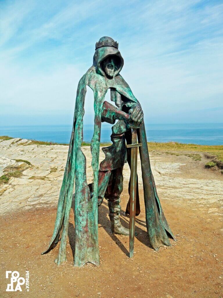 Статуя Короля Артура на острове Тинтагель